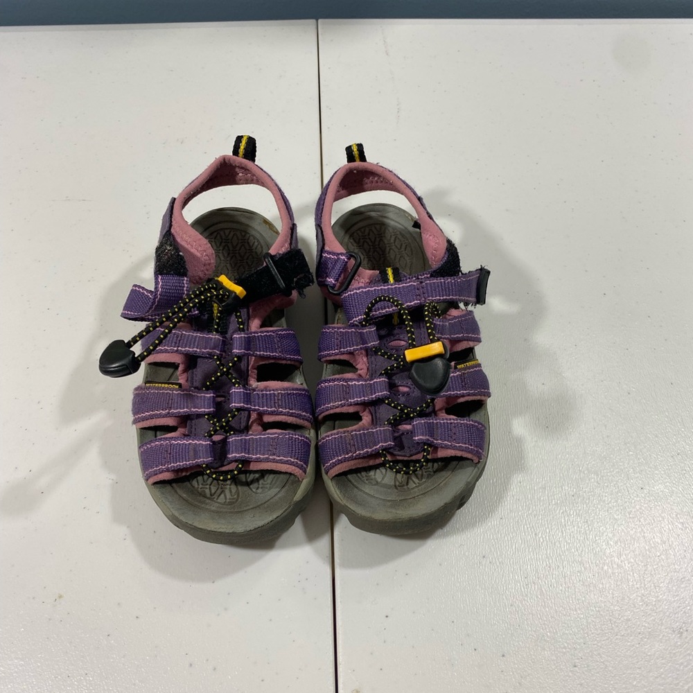Keen sandals toddler girl, size 13 purple & pink Velcro strapped summer sandals.